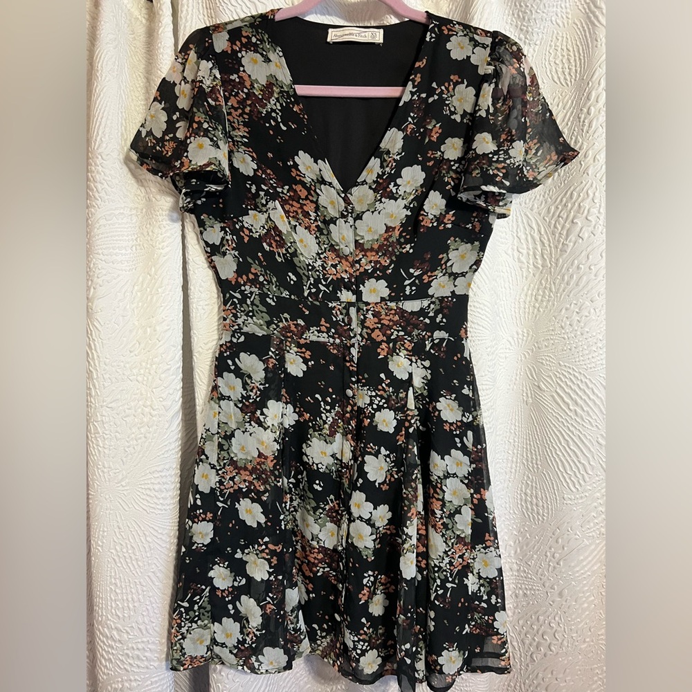 Chic Black Floral Midi Dress
